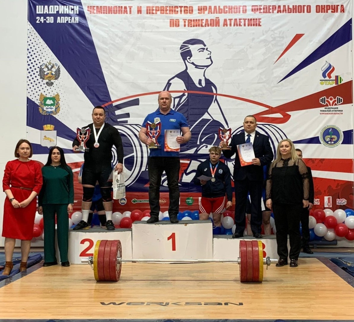 Штангисты Сургутского района завоевали 11 медалей на Чемпионате и Первенстве УрФО по тяжелой атлетике.